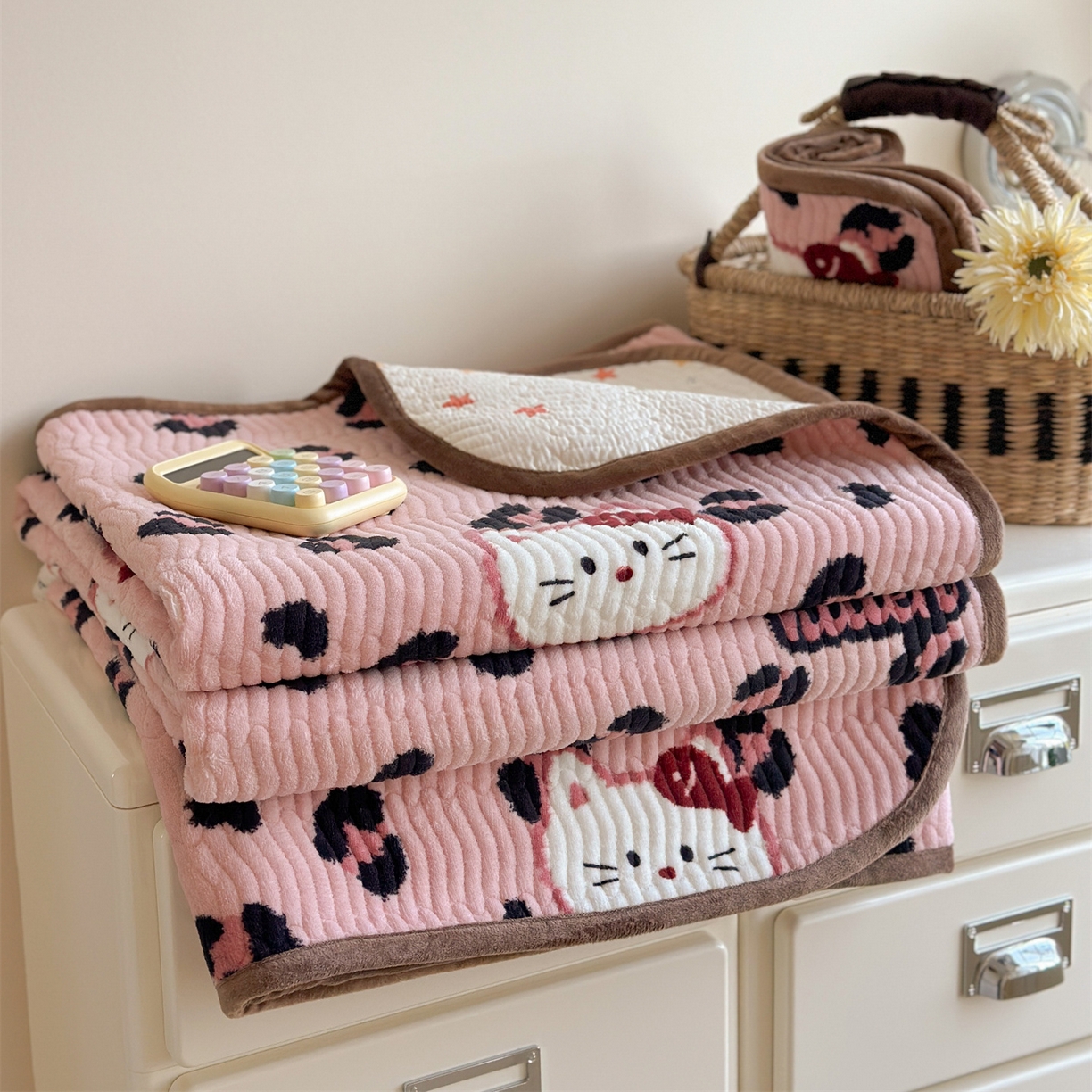 91家纺网 家纺一手货源 找家纺 暖生活 2025新款高克重牛奶绒床盖三件套 粉豹纹猫咪