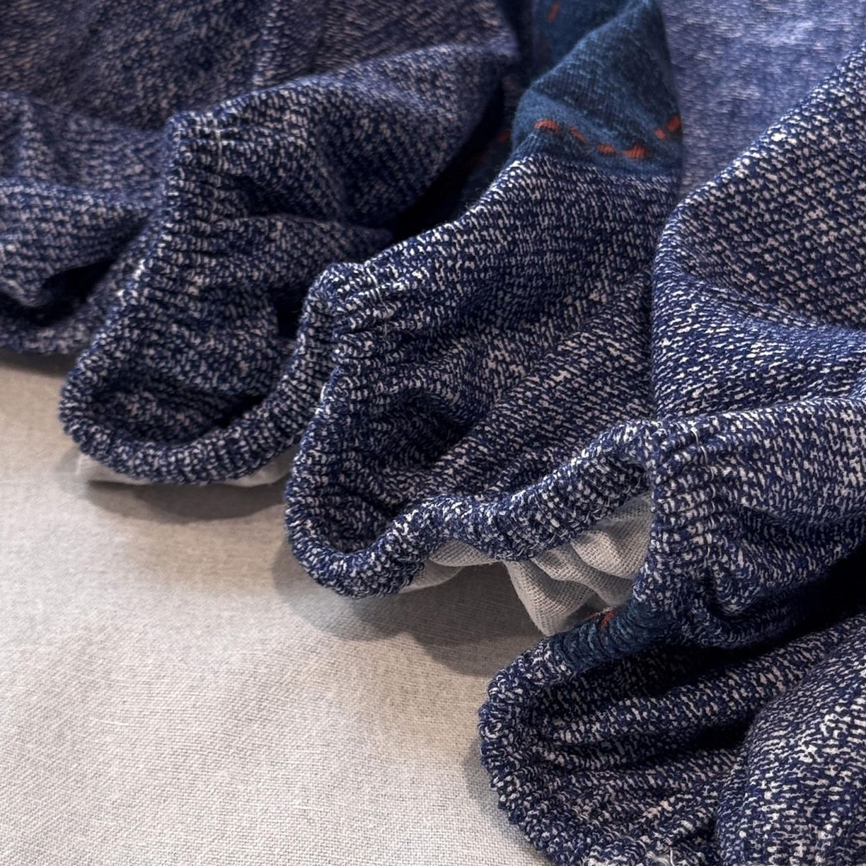 91家纺网 家纺一手货源 找家纺 珺柔家纺 2025新款磨毛毛巾绣床笠 牛仔猫