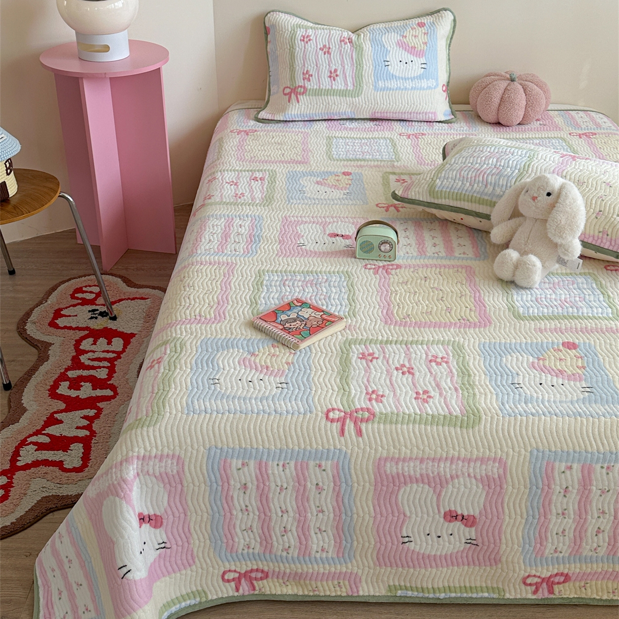 91家纺网 家纺一手货源 找家纺 暖生活 2025新款高克重牛奶绒床盖三件套 粉兔拼图