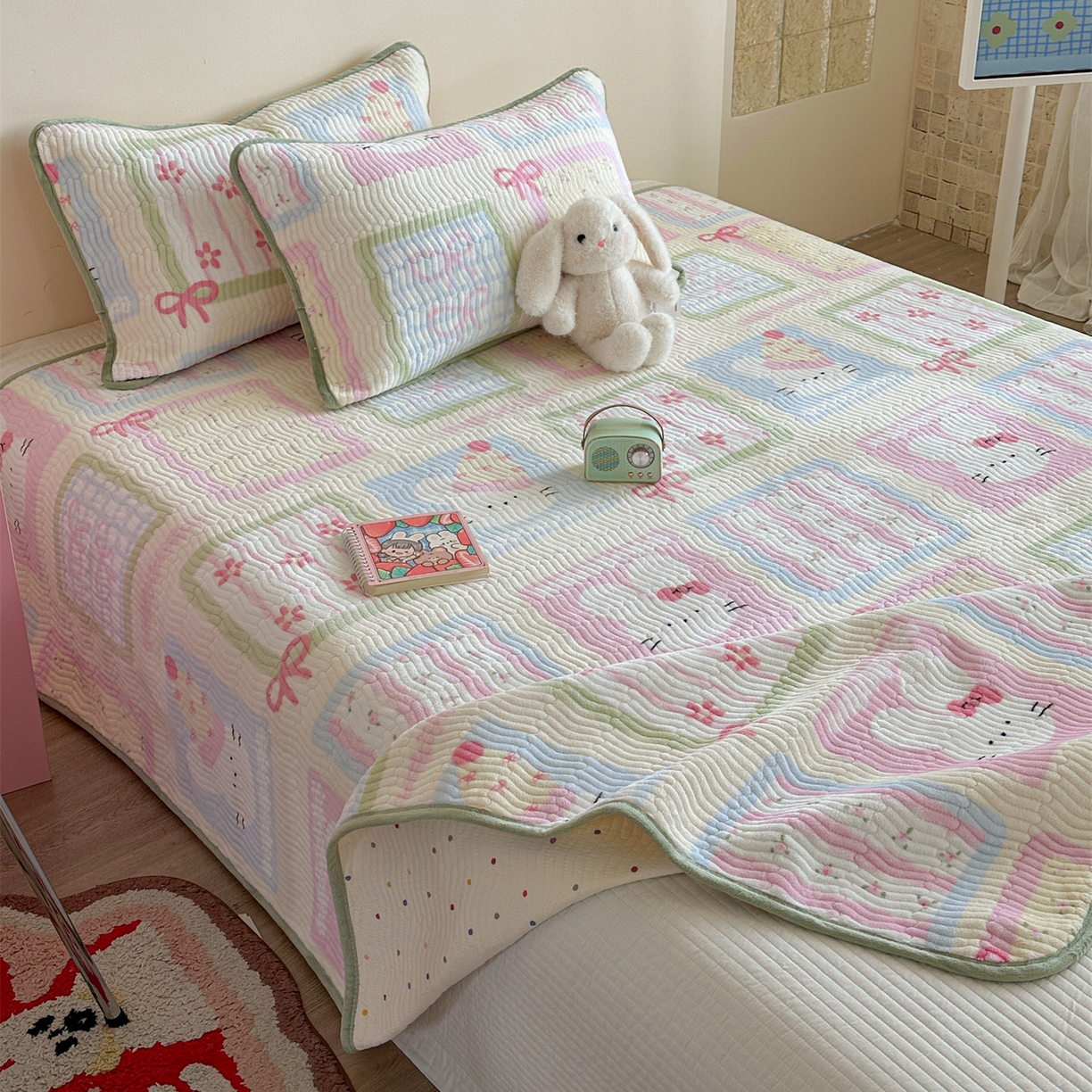 91家纺网 家纺一手货源 找家纺 暖生活 2025新款高克重牛奶绒床盖三件套 粉兔拼图