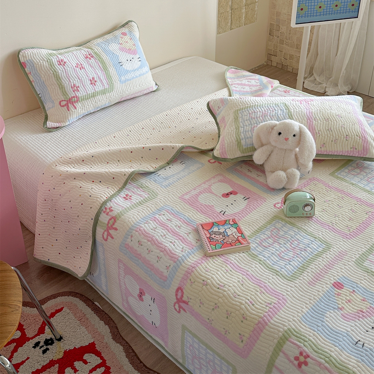 91家纺网 家纺一手货源 找家纺 暖生活 2025新款高克重牛奶绒床盖三件套 粉兔拼图