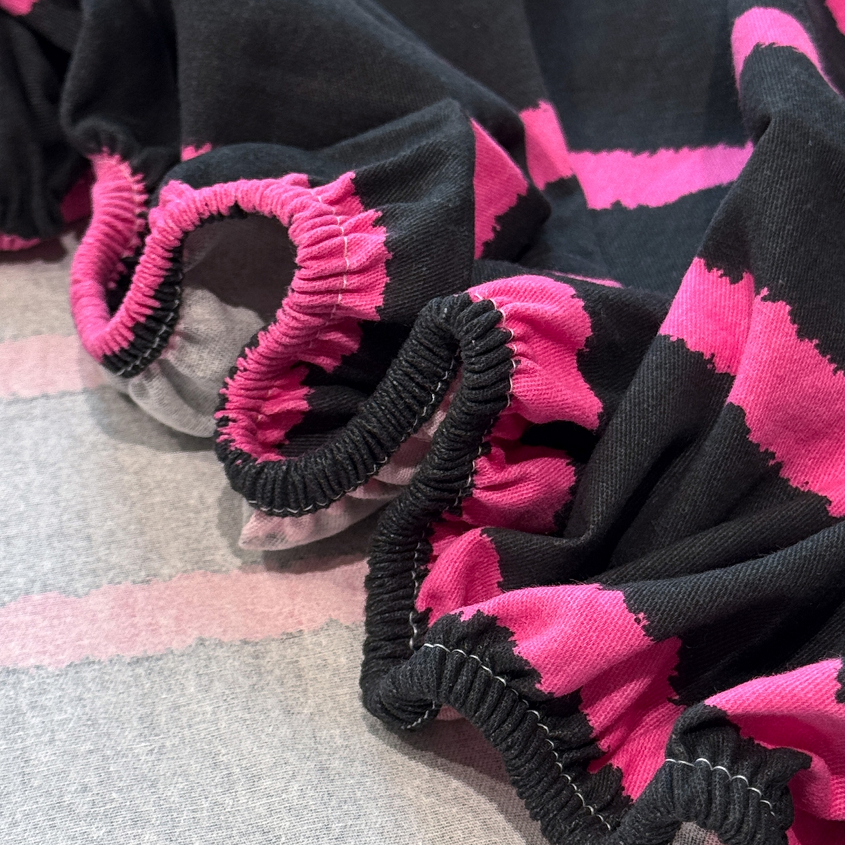 91家纺网 家纺一手货源 找家纺 珺柔家纺 2025新款磨毛毛巾绣床笠 小神猫