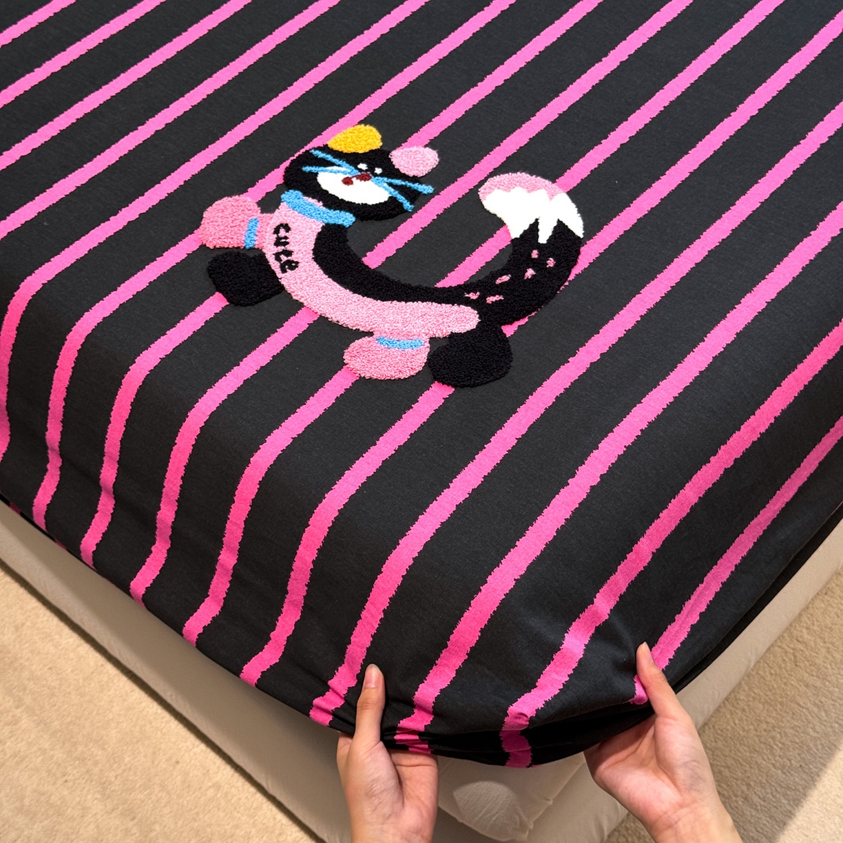 91家纺网 家纺一手货源 找家纺 珺柔家纺 2025新款磨毛毛巾绣床笠 小神猫