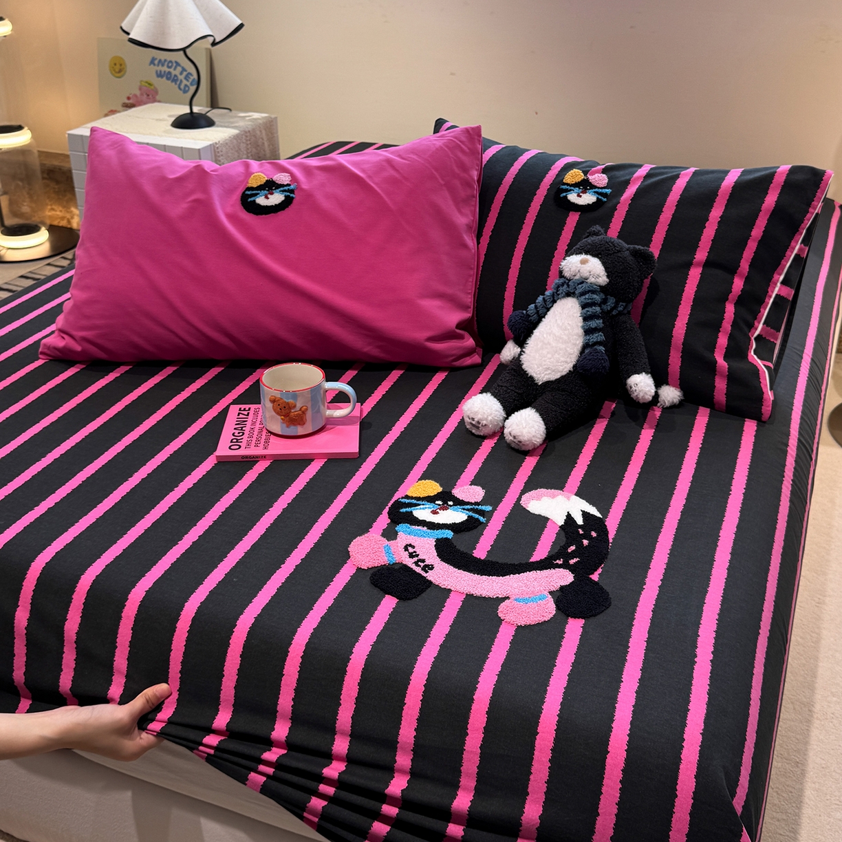 91家纺网 家纺一手货源 找家纺 珺柔家纺 2025新款磨毛毛巾绣床笠 小神猫