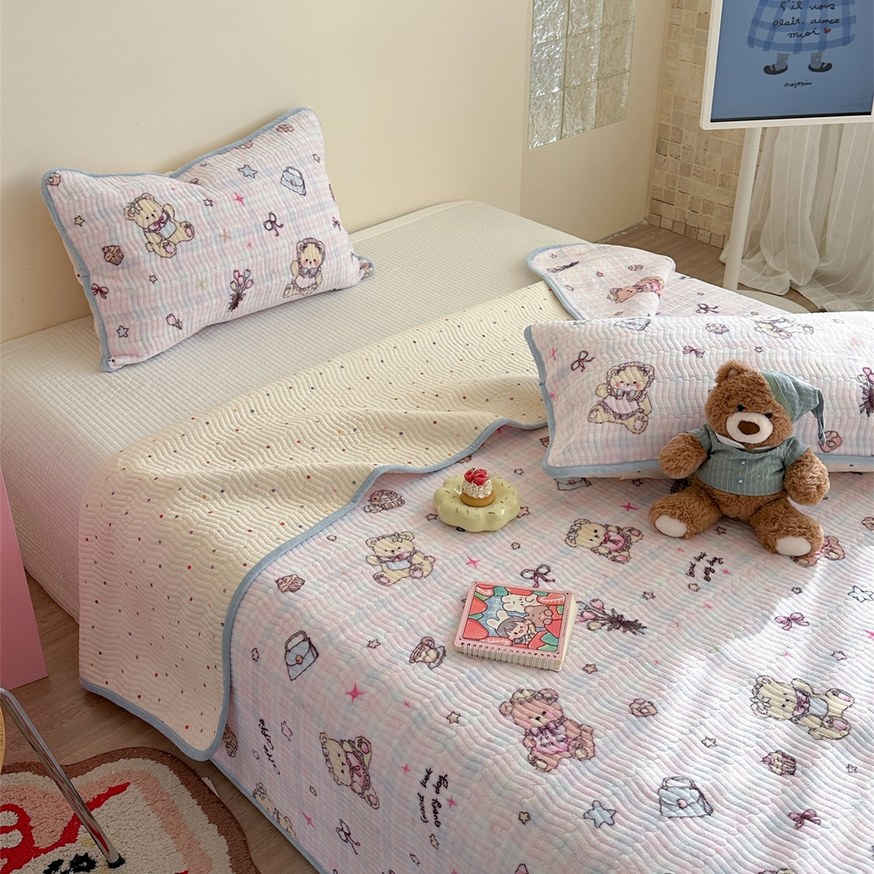 91家纺网 家纺一手货源 找家纺 暖生活 2025新款高克重牛奶绒床盖三件套 萝莉小熊