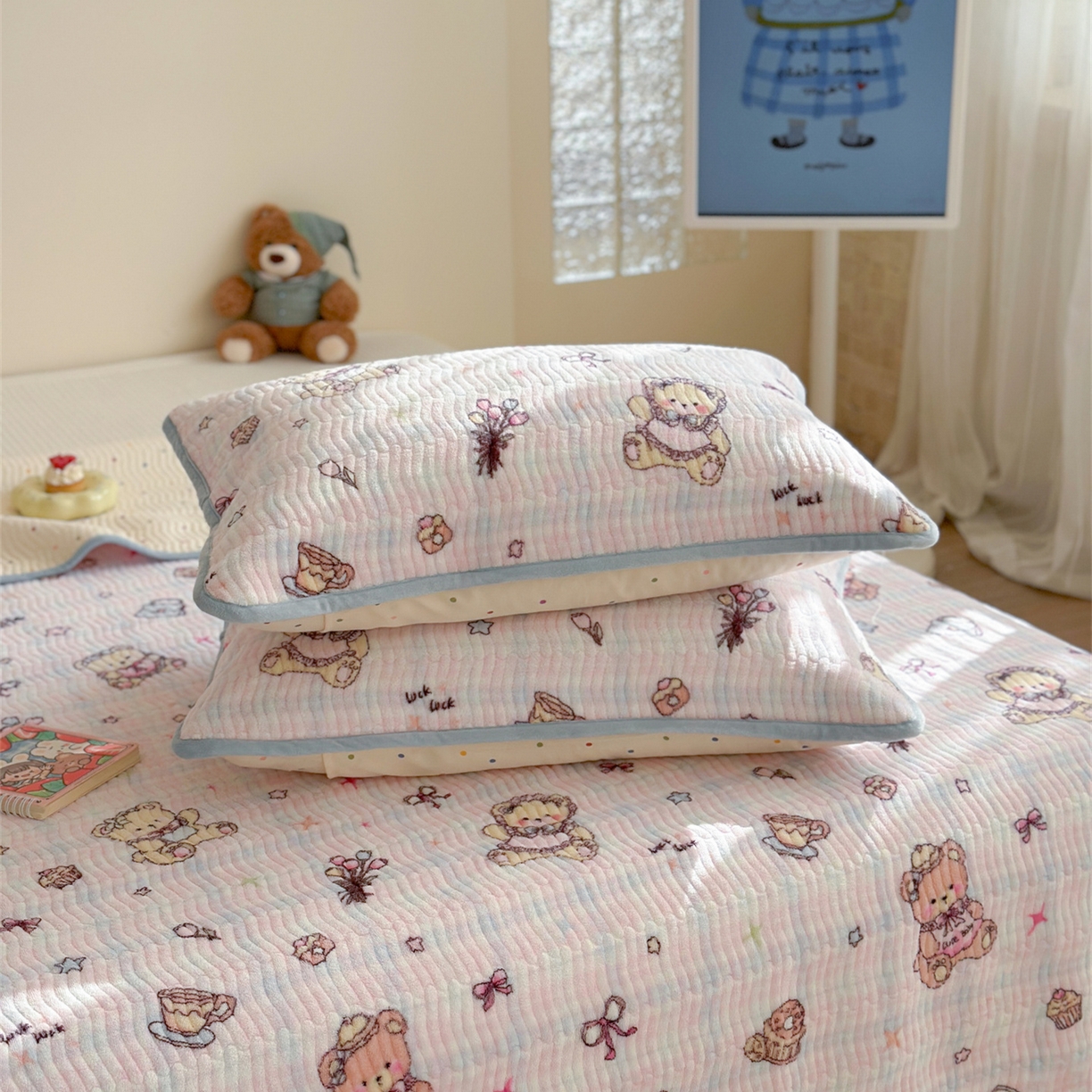 91家纺网 家纺一手货源 找家纺 暖生活 2025新款高克重牛奶绒床盖三件套 萝莉小熊