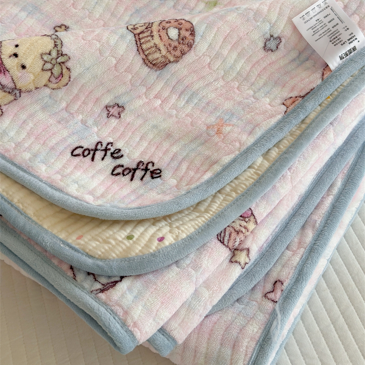 91家纺网 家纺一手货源 找家纺 暖生活 2025新款高克重牛奶绒床盖三件套 萝莉小熊