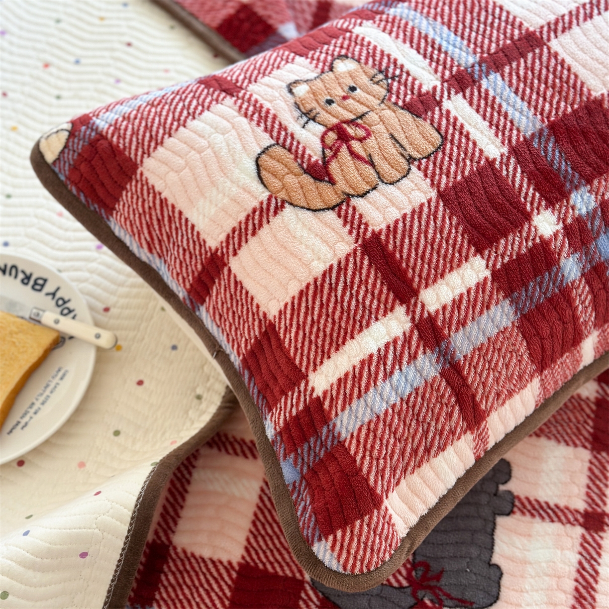 91家纺网 家纺一手货源 找家纺 暖生活 2025新款高克重牛奶绒床盖三件套 圣诞小咪