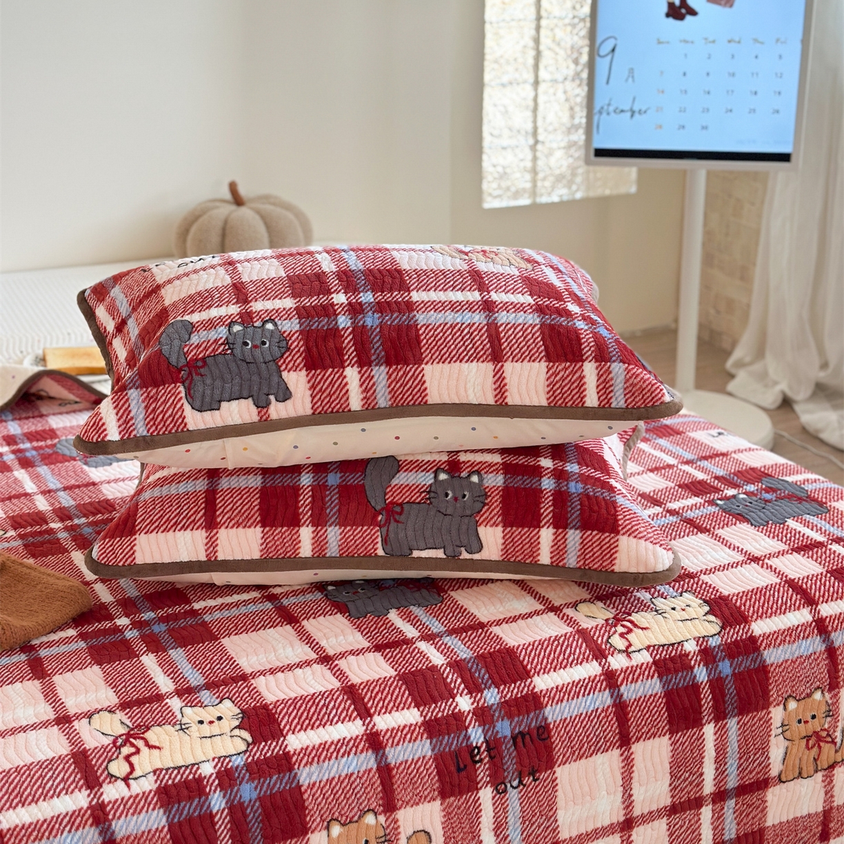 91家纺网 家纺一手货源 找家纺 暖生活 2025新款高克重牛奶绒床盖三件套 圣诞小咪