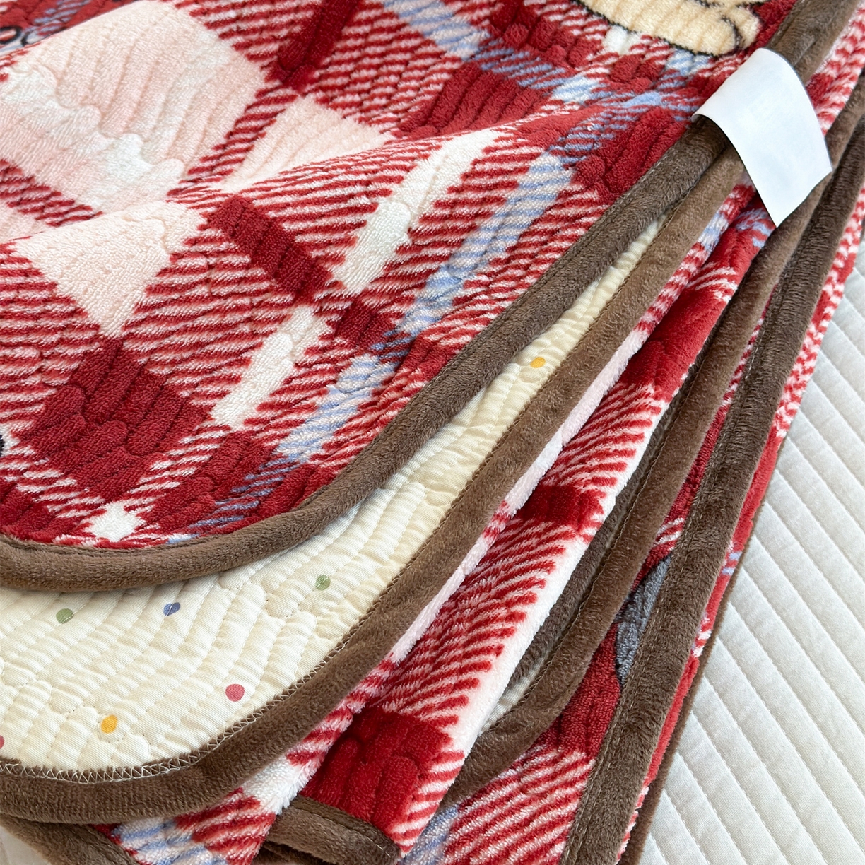 91家纺网 家纺一手货源 找家纺 暖生活 2025新款高克重牛奶绒床盖三件套 圣诞小咪