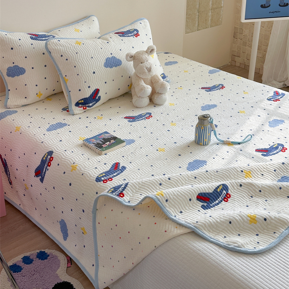 91家纺网 家纺一手货源 找家纺 暖生活 2025新款高克重牛奶绒床盖三件套 小飞机