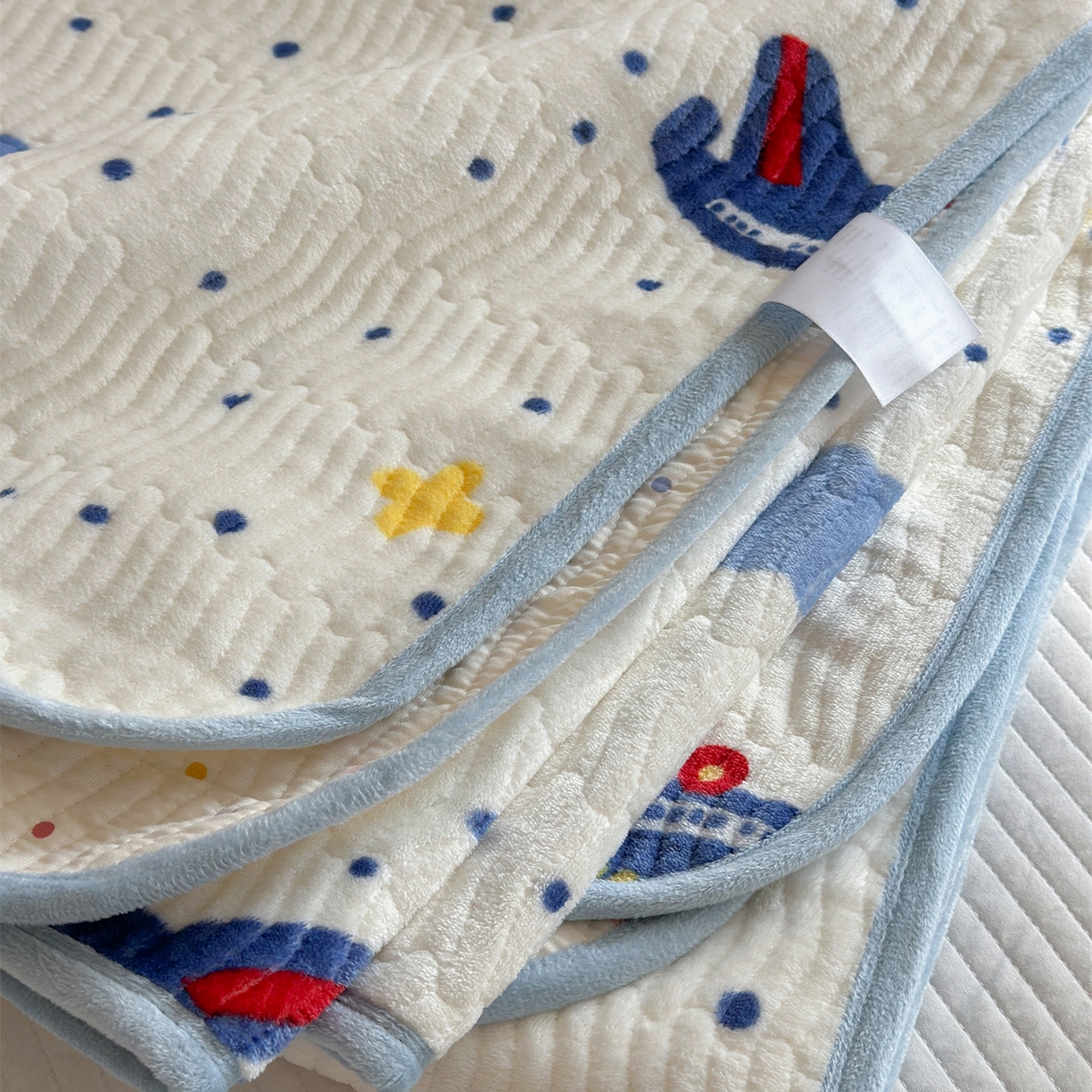 91家纺网 家纺一手货源 找家纺 暖生活 2025新款高克重牛奶绒床盖三件套 小飞机