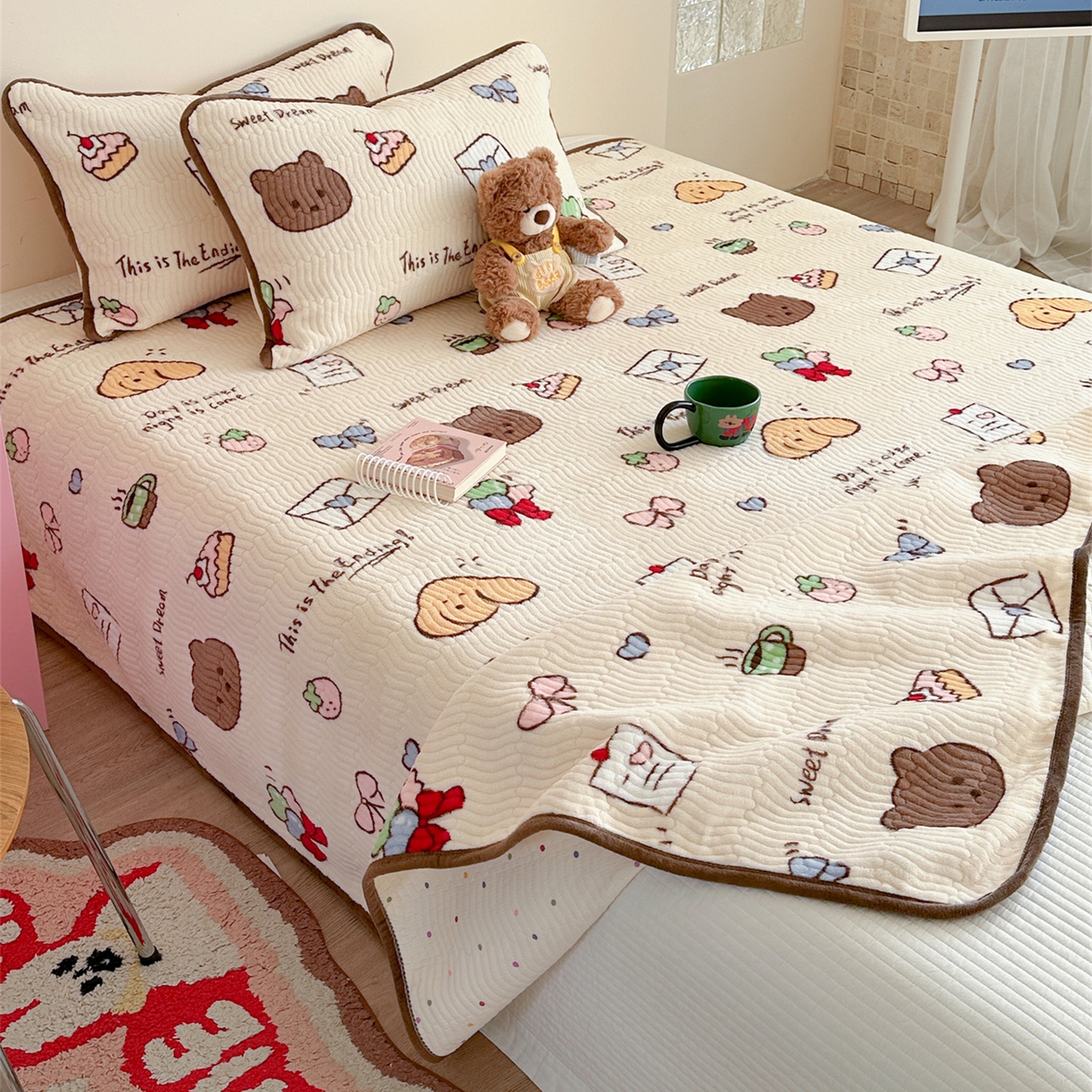 91家纺网 家纺一手货源 找家纺 暖生活 2025新款高克重牛奶绒床盖三件套 信封小熊