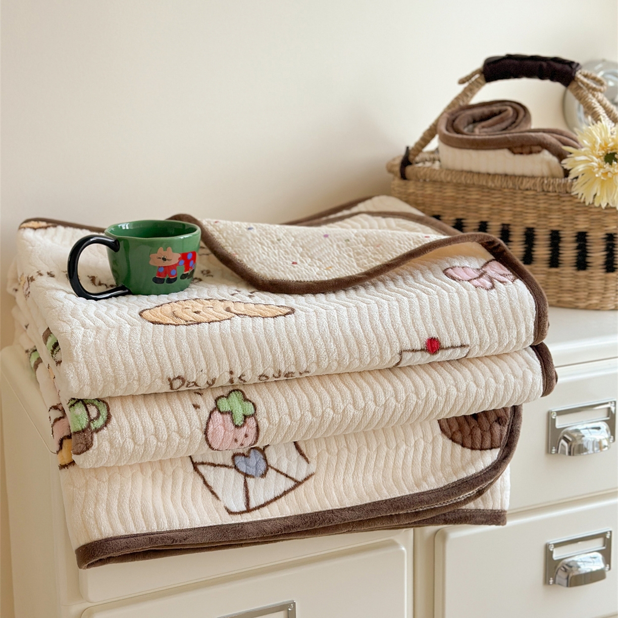 91家纺网 家纺一手货源 找家纺 暖生活 2025新款高克重牛奶绒床盖三件套 信封小熊