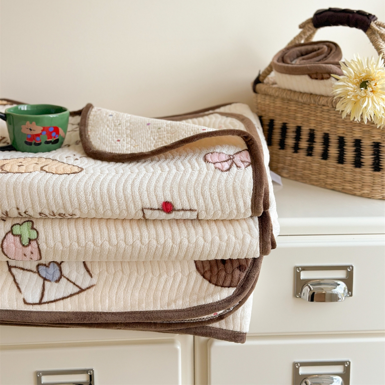 91家纺网 家纺一手货源 找家纺 暖生活 2025新款高克重牛奶绒床盖三件套 信封小熊