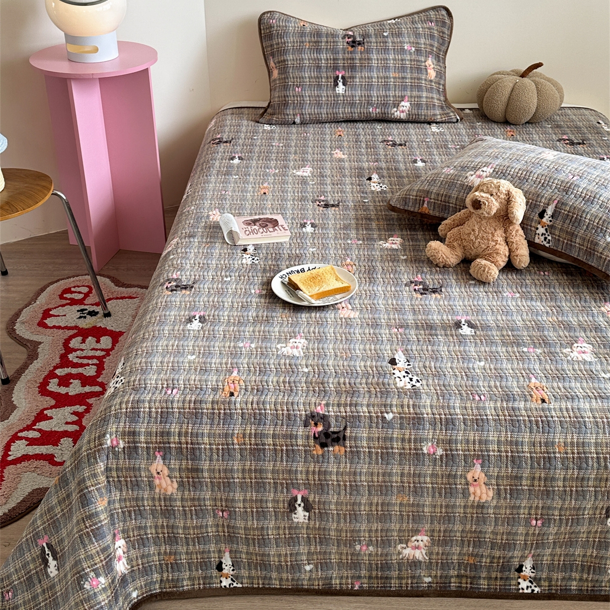 91家纺网 家纺一手货源 找家纺 暖生活 2025新款高克重牛奶绒床盖三件套 英伦小狗