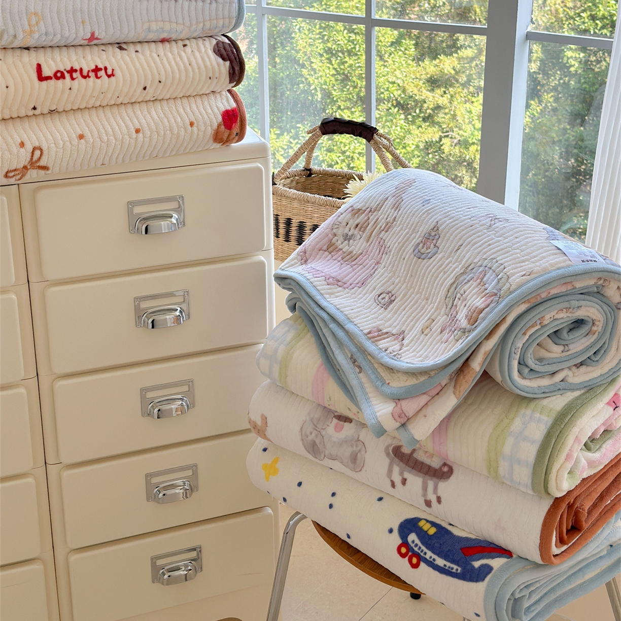 91家纺网 家纺一手货源 找家纺 暖生活 2025新款高克重牛奶绒床盖三件套 组合