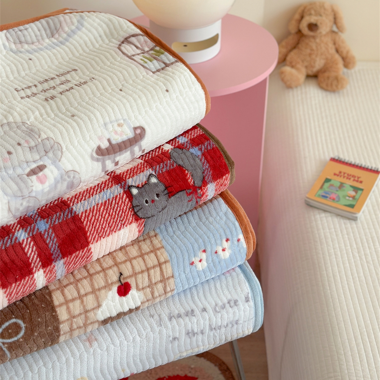 91家纺网 家纺一手货源 找家纺 暖生活 2025新款高克重牛奶绒床盖三件套 组合