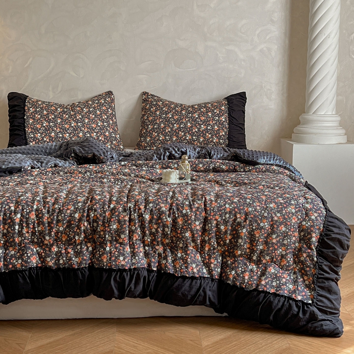 91家纺网 家纺一手货源 找家纺 （总）Mata蔓塔家 2025新款侘寂风泡芙花边豆豆被被子被芯冬被春秋被牛奶绒豆豆被