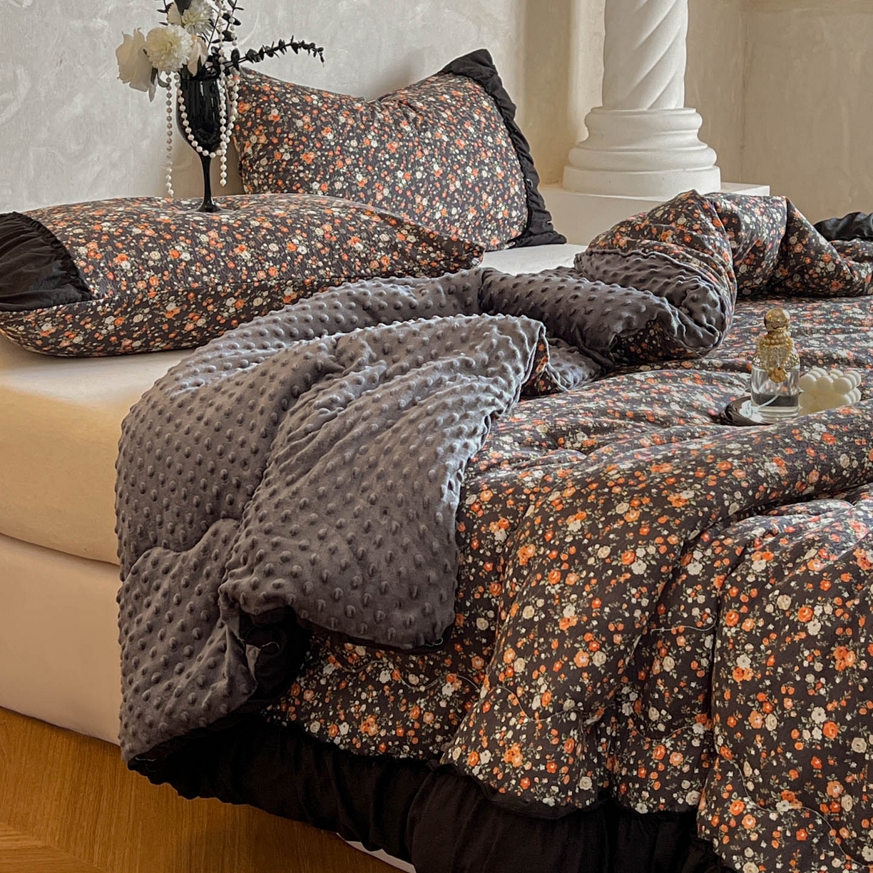 91家纺网 家纺一手货源 找家纺 （总）Mata蔓塔家 2025新款侘寂风泡芙花边豆豆被被子被芯冬被春秋被牛奶绒豆豆被