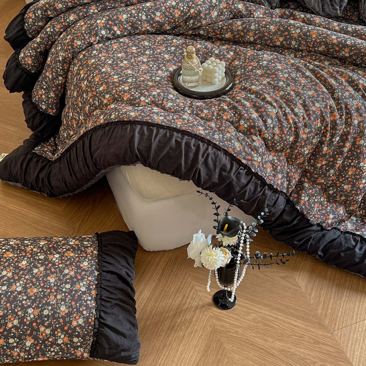 91家纺网 家纺一手货源 找家纺 （总）Mata蔓塔家 2025新款侘寂风泡芙花边豆豆被被子被芯冬被春秋被牛奶绒豆豆被