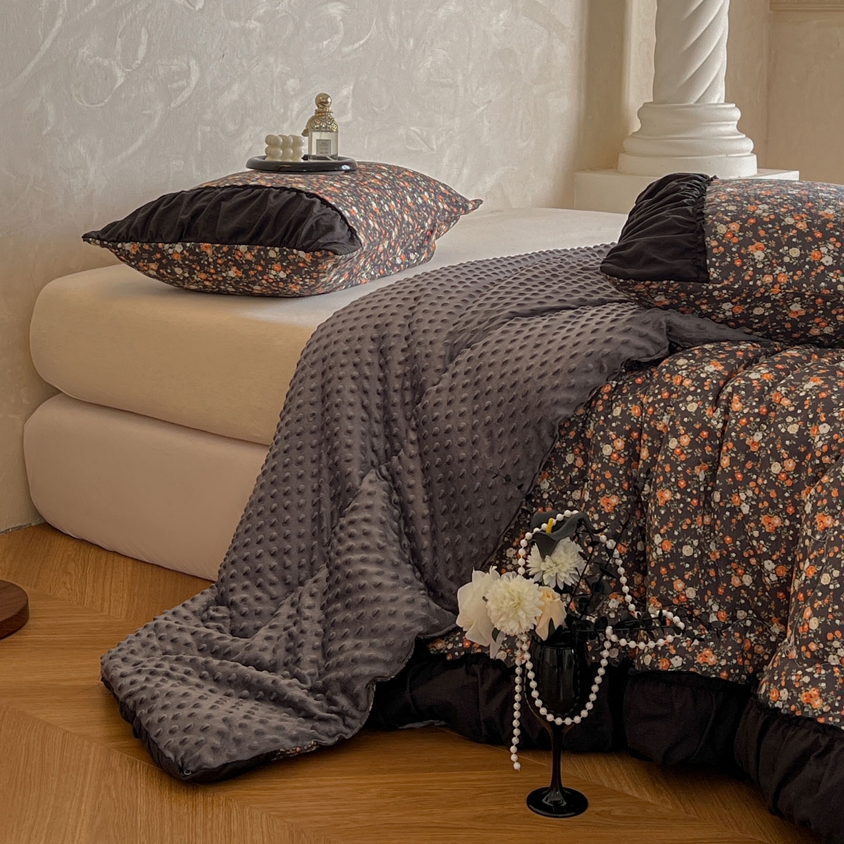 91家纺网 家纺一手货源 找家纺 （总）Mata蔓塔家 2025新款侘寂风泡芙花边豆豆被被子被芯冬被春秋被牛奶绒豆豆被