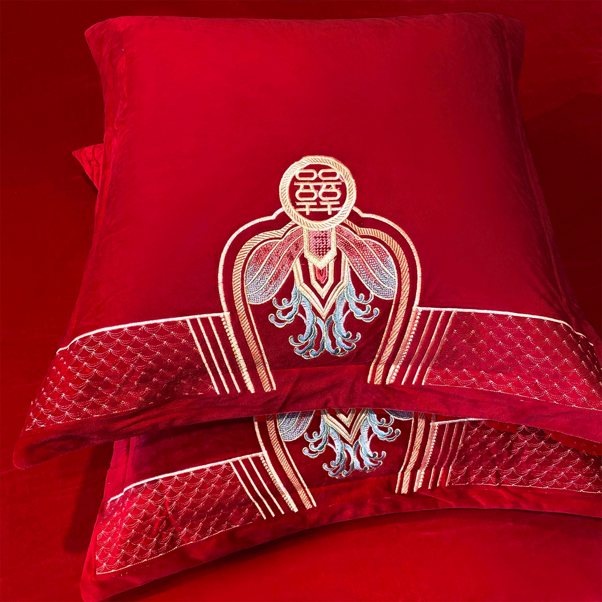 91家纺网 家纺一手货源 找家纺 芊囍纺 2024新款刺绣宝宝绒婴儿绒牛奶绒婚庆四件套吉祥如意