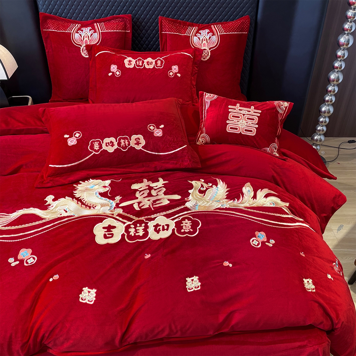 91家纺网 家纺一手货源 找家纺 芊囍纺 2024新款刺绣宝宝绒婴儿绒牛奶绒婚庆四件套吉祥如意