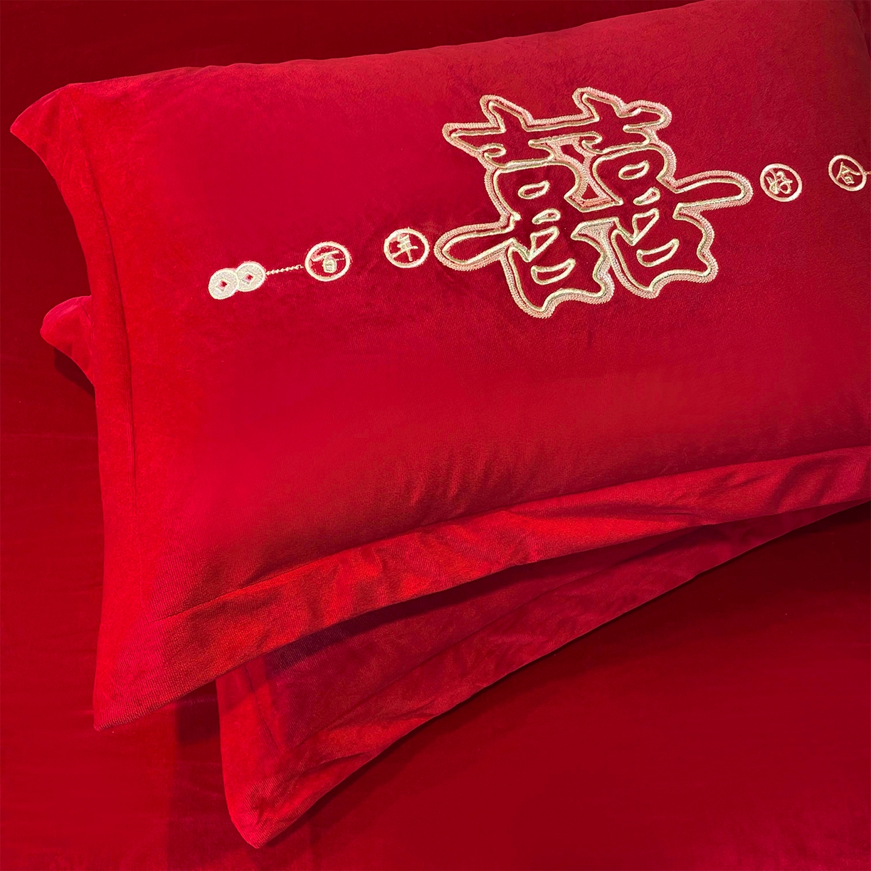 91家纺网 家纺一手货源 找家纺 芊囍纺 2024新款刺绣宝宝绒婴儿绒牛奶绒婚庆四件套喜上添花