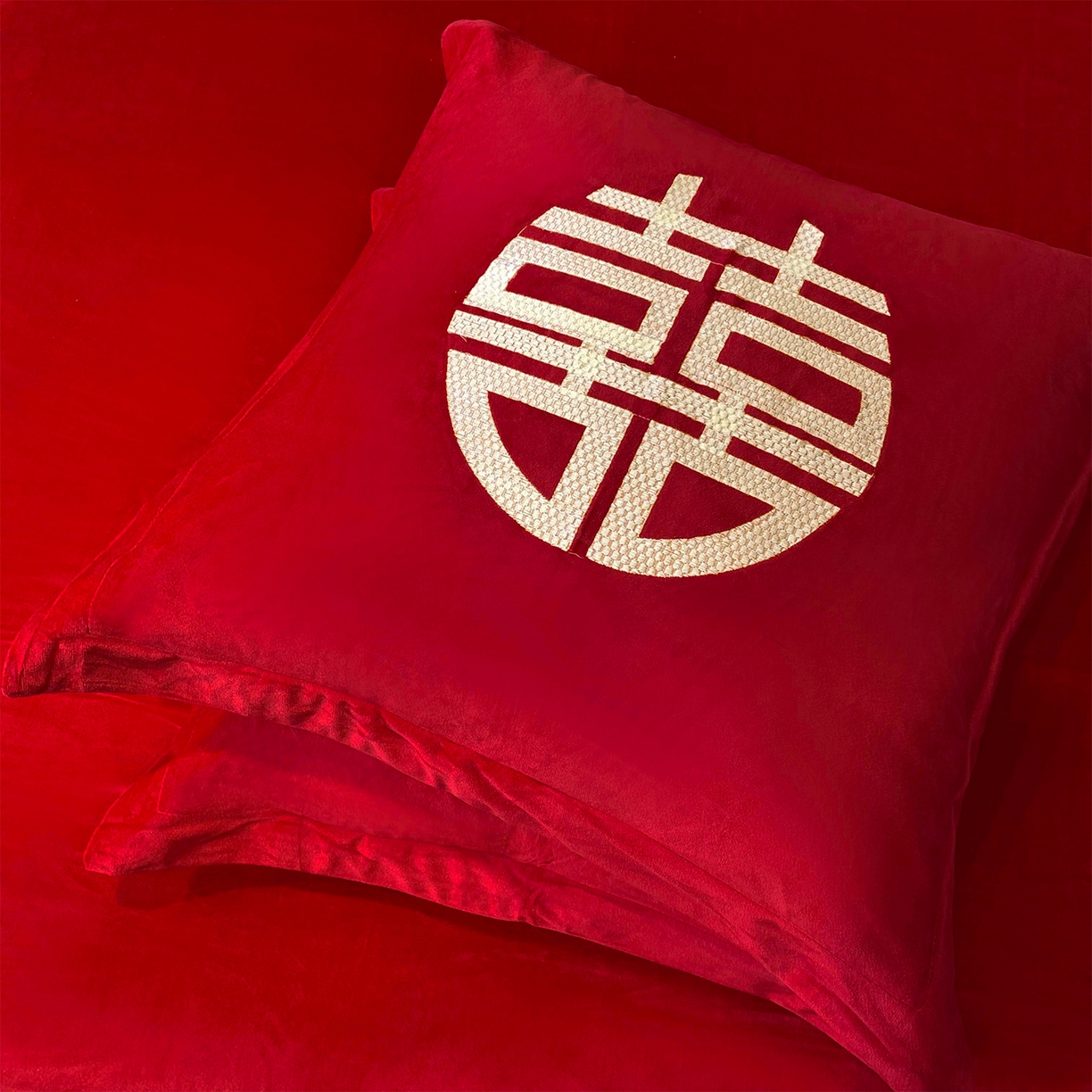 91家纺网 家纺一手货源 找家纺 芊囍纺 2024新款刺绣宝宝绒婴儿绒牛奶绒婚庆四件套喜上添花