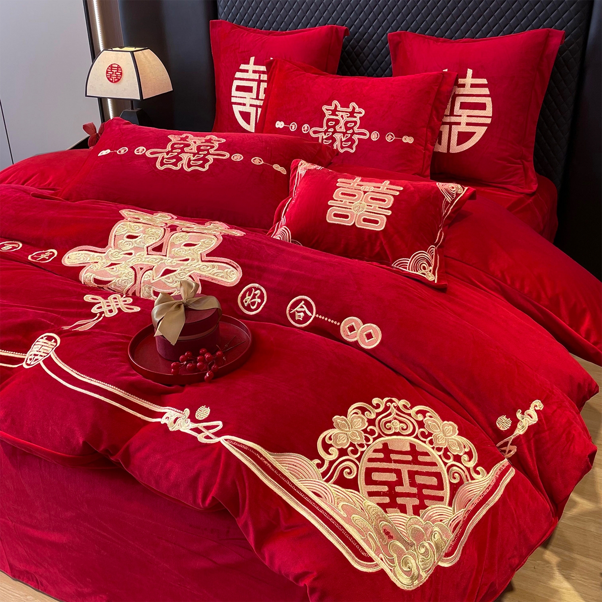 91家纺网 家纺一手货源 找家纺 芊囍纺 2024新款刺绣宝宝绒婴儿绒牛奶绒婚庆四件套喜上添花