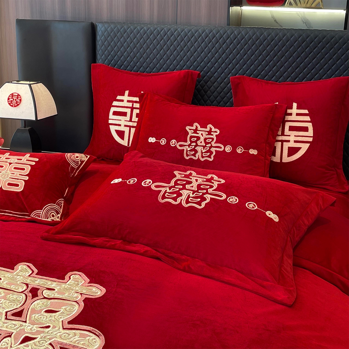 91家纺网 家纺一手货源 找家纺 芊囍纺 2024新款刺绣宝宝绒婴儿绒牛奶绒婚庆四件套喜上添花