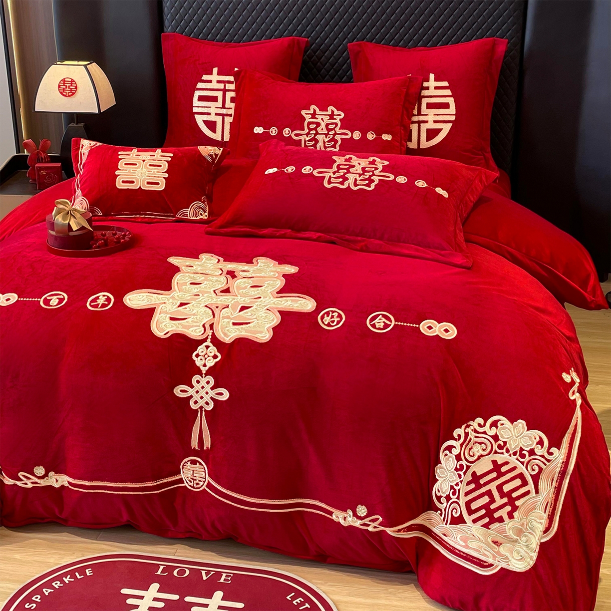 91家纺网 家纺一手货源 找家纺 芊囍纺 2024新款刺绣宝宝绒婴儿绒牛奶绒婚庆四件套喜上添花