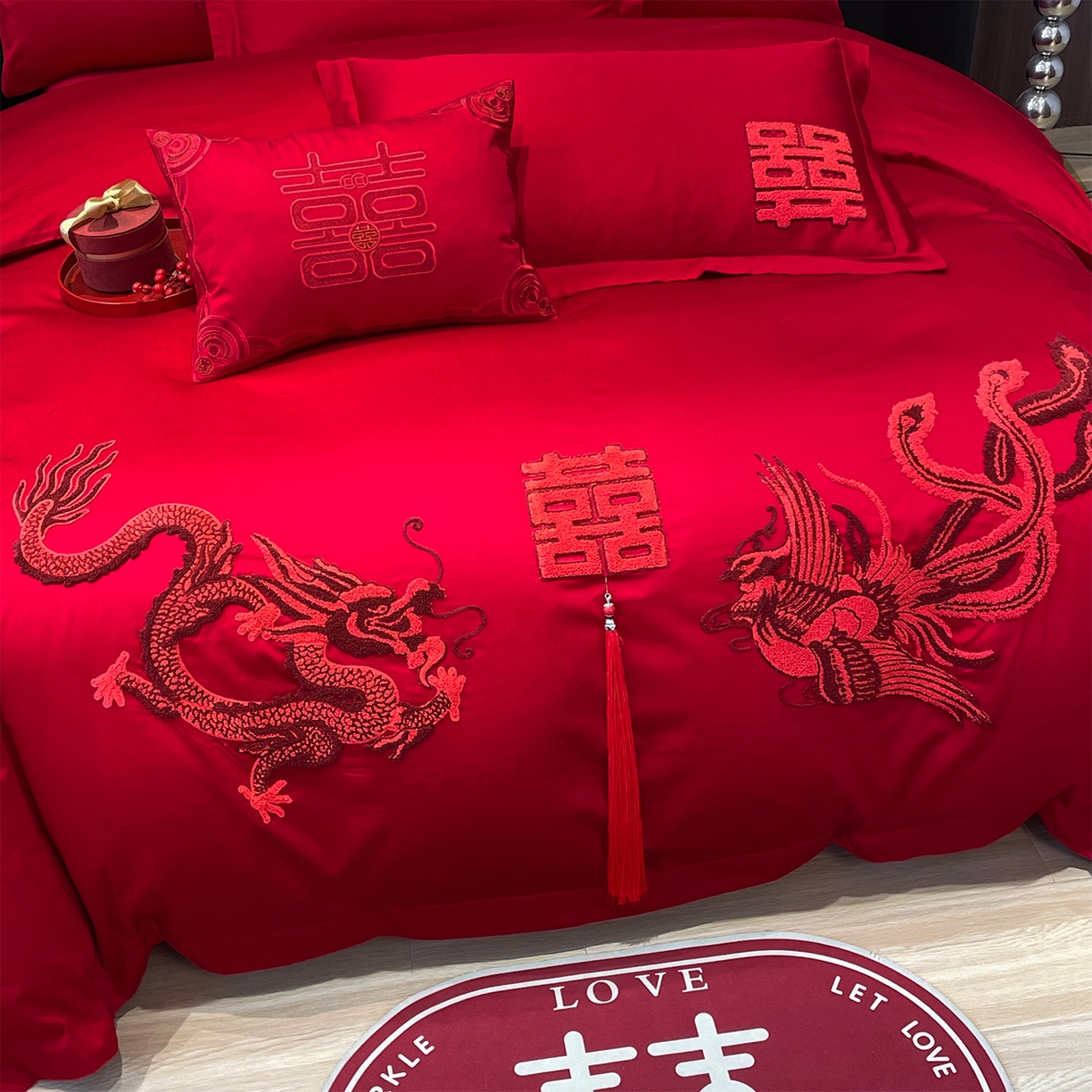 91家纺网 家纺一手货源 找家纺 芊囍纺 2024新款亲肤磨毛婚庆刺绣四件套龙凤传喜