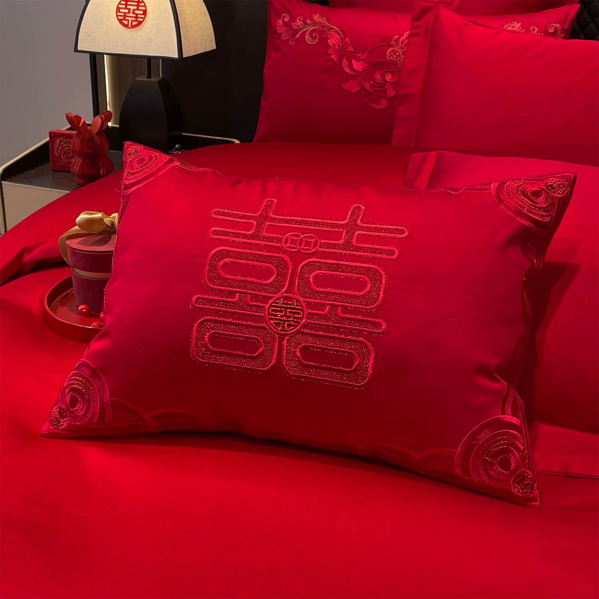 91家纺网 家纺一手货源 找家纺 芊囍纺 2024新款亲肤磨毛婚庆刺绣四件套龙凤传喜