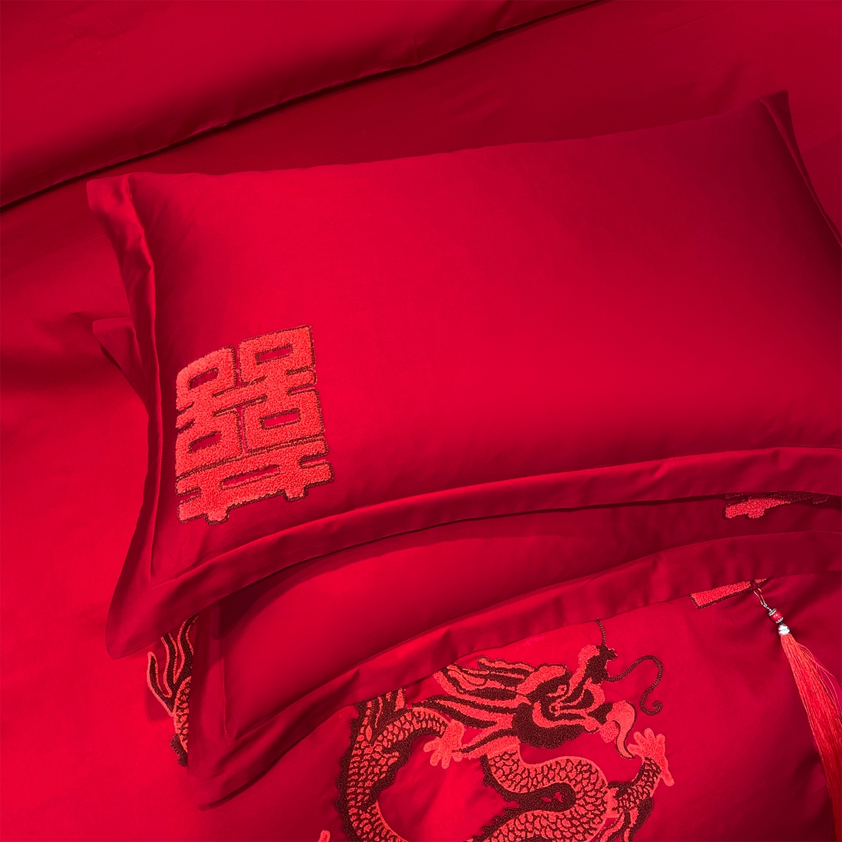 91家纺网 家纺一手货源 找家纺 芊囍纺 2024新款亲肤磨毛婚庆刺绣四件套龙凤传喜