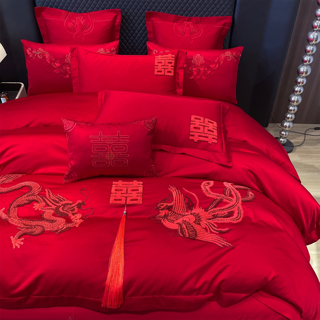 91家纺网 家纺一手货源 找家纺 芊囍纺 2024新款亲肤磨毛婚庆刺绣四件套龙凤传喜