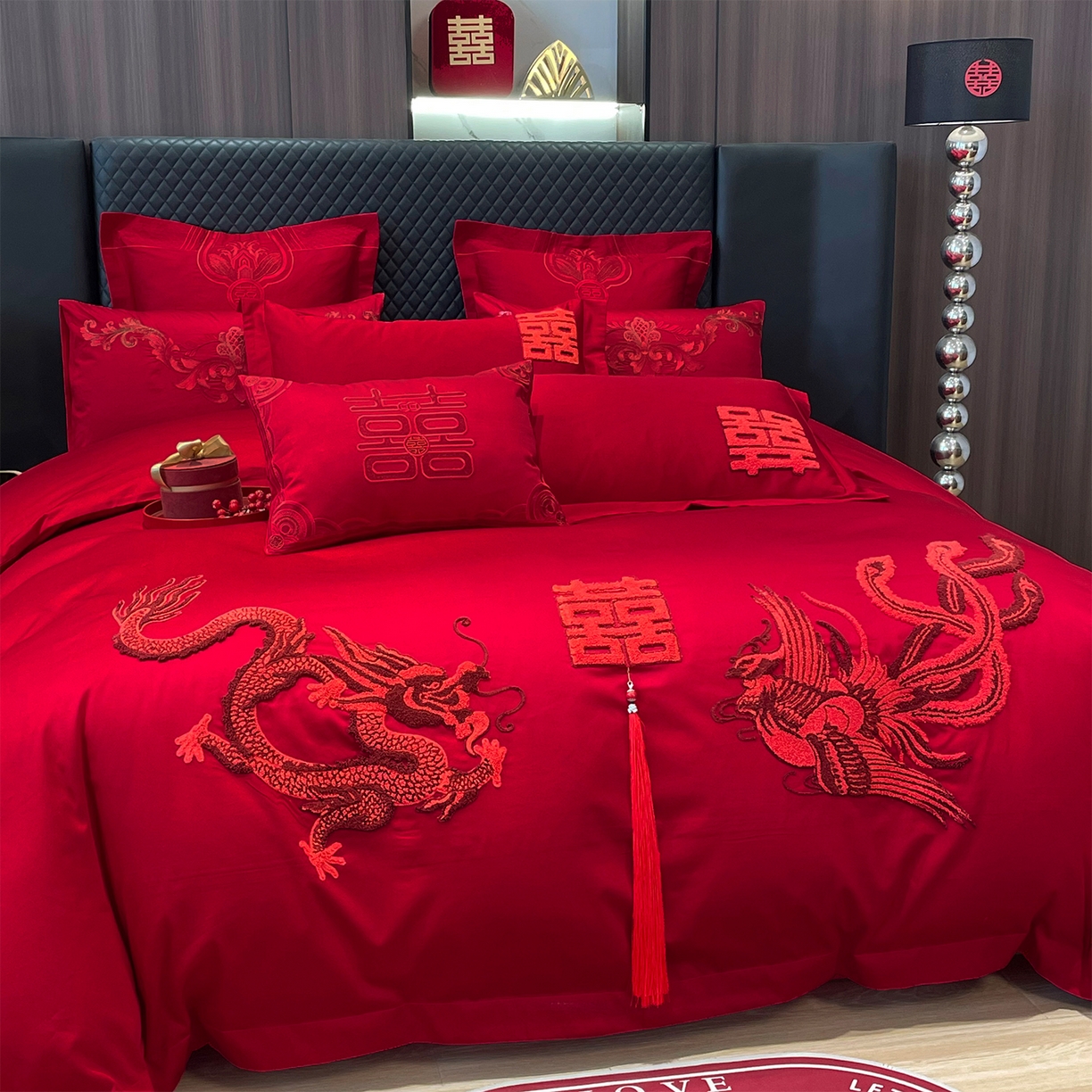 91家纺网 家纺一手货源 找家纺 芊囍纺 2024新款亲肤磨毛婚庆刺绣四件套龙凤传喜