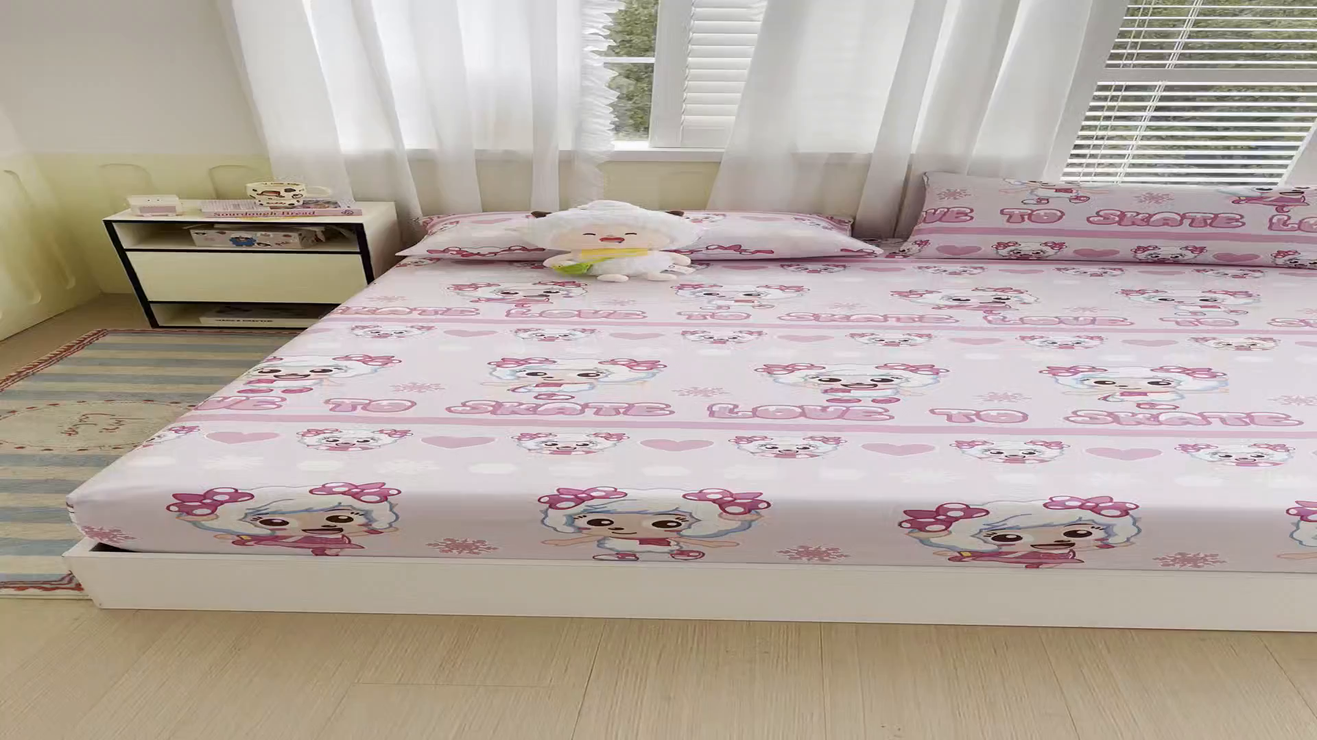 91家纺网 家纺一手货源 找家纺 金鑫汇家纺 2025新款喜羊羊与灰太狼全棉单品床笠 滑冰美羊羊