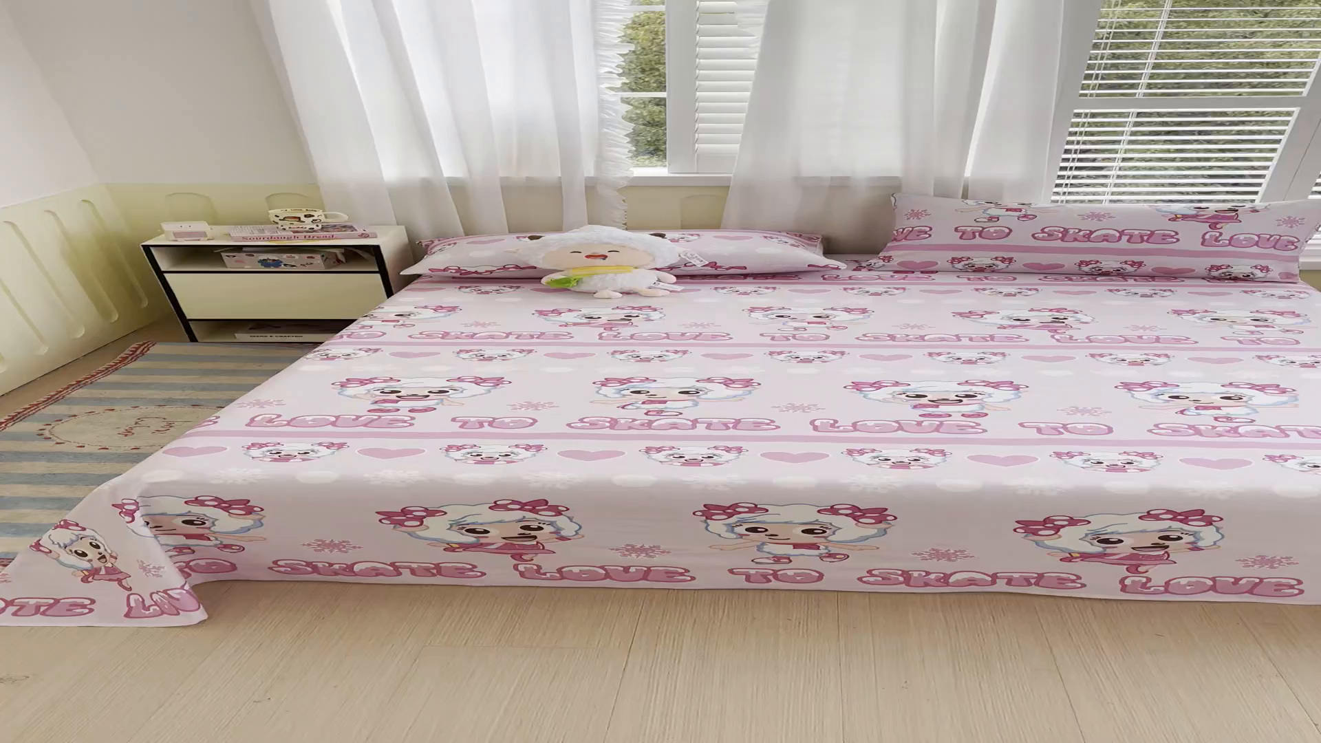 91家纺网 家纺一手货源 找家纺 金鑫汇家纺 2025新款喜羊羊与灰太狼全棉单品床单 滑冰美羊羊