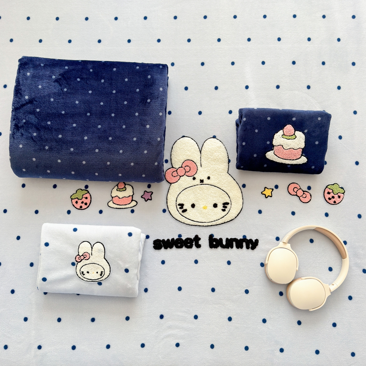 91家纺网 家纺一手货源 找家纺 乐童家纺 2025新款小清新牛奶绒毛巾绣四件套-第三波波点米菲兔