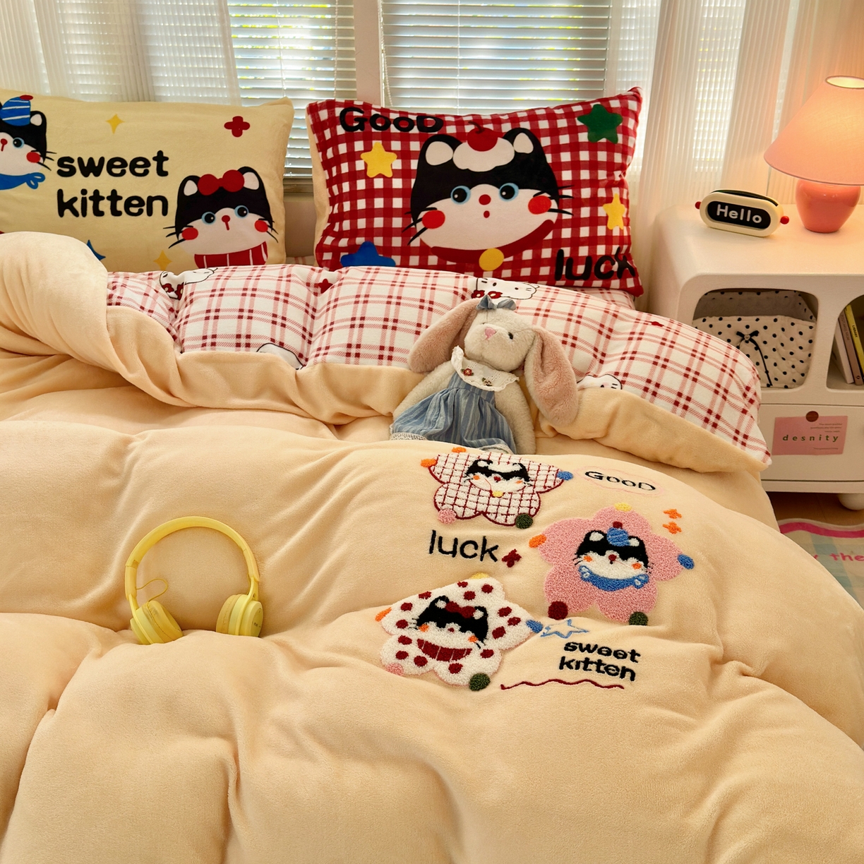 91家纺网 家纺一手货源 找家纺 乐童家纺 2025新款小清新牛奶绒毛巾绣四件套-第三波彩色小猫