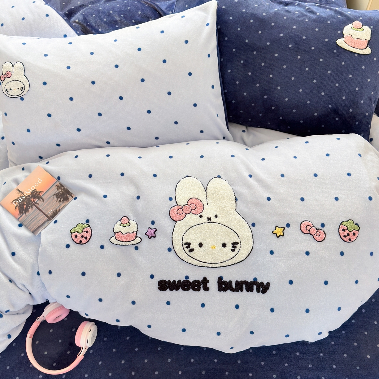 91家纺网 家纺一手货源 找家纺 一霖家纺 2025新款小清新牛奶绒毛巾绣四件套-第三波波点米菲兔