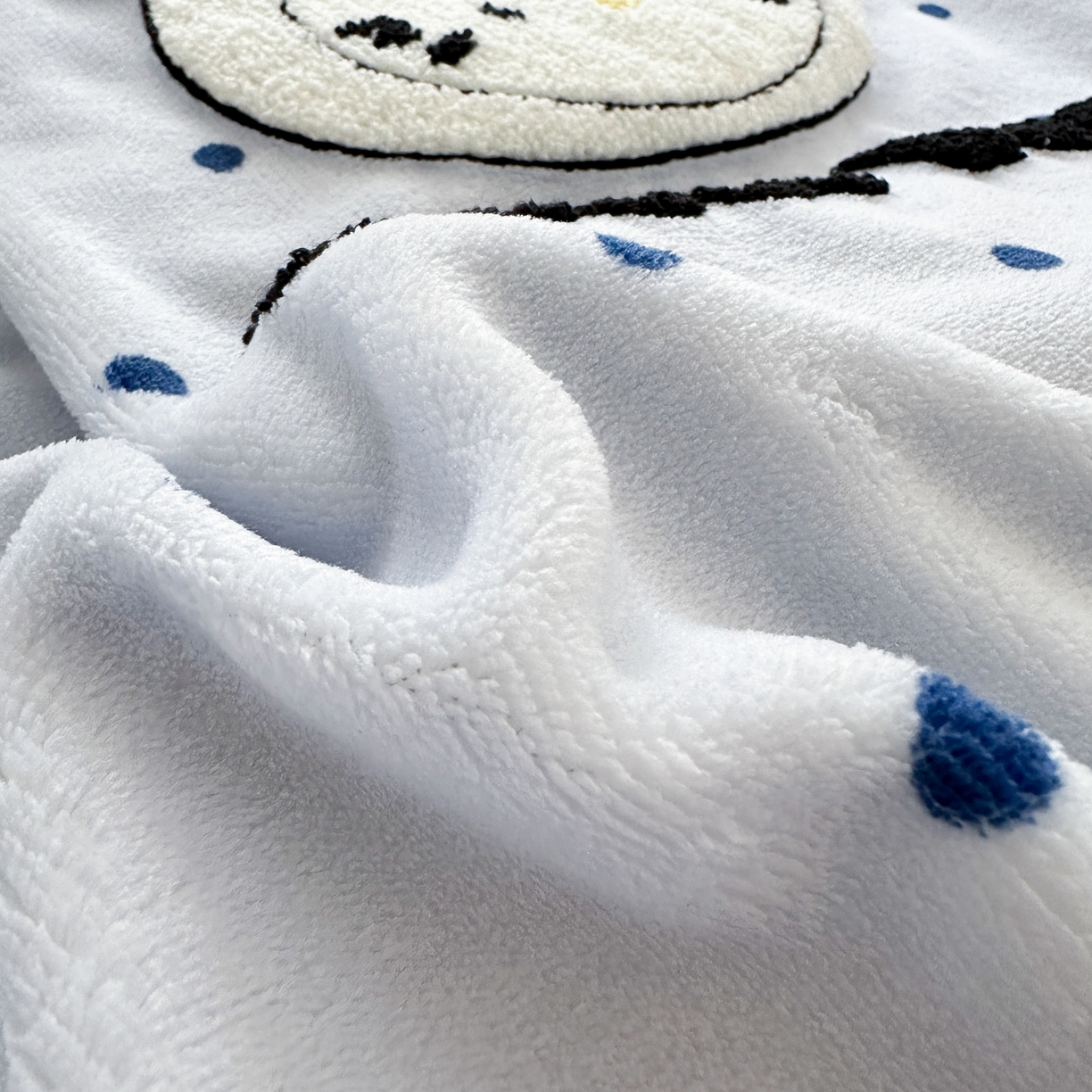 91家纺网 家纺一手货源 找家纺 一霖家纺 2025新款小清新牛奶绒毛巾绣四件套-第三波波点米菲兔