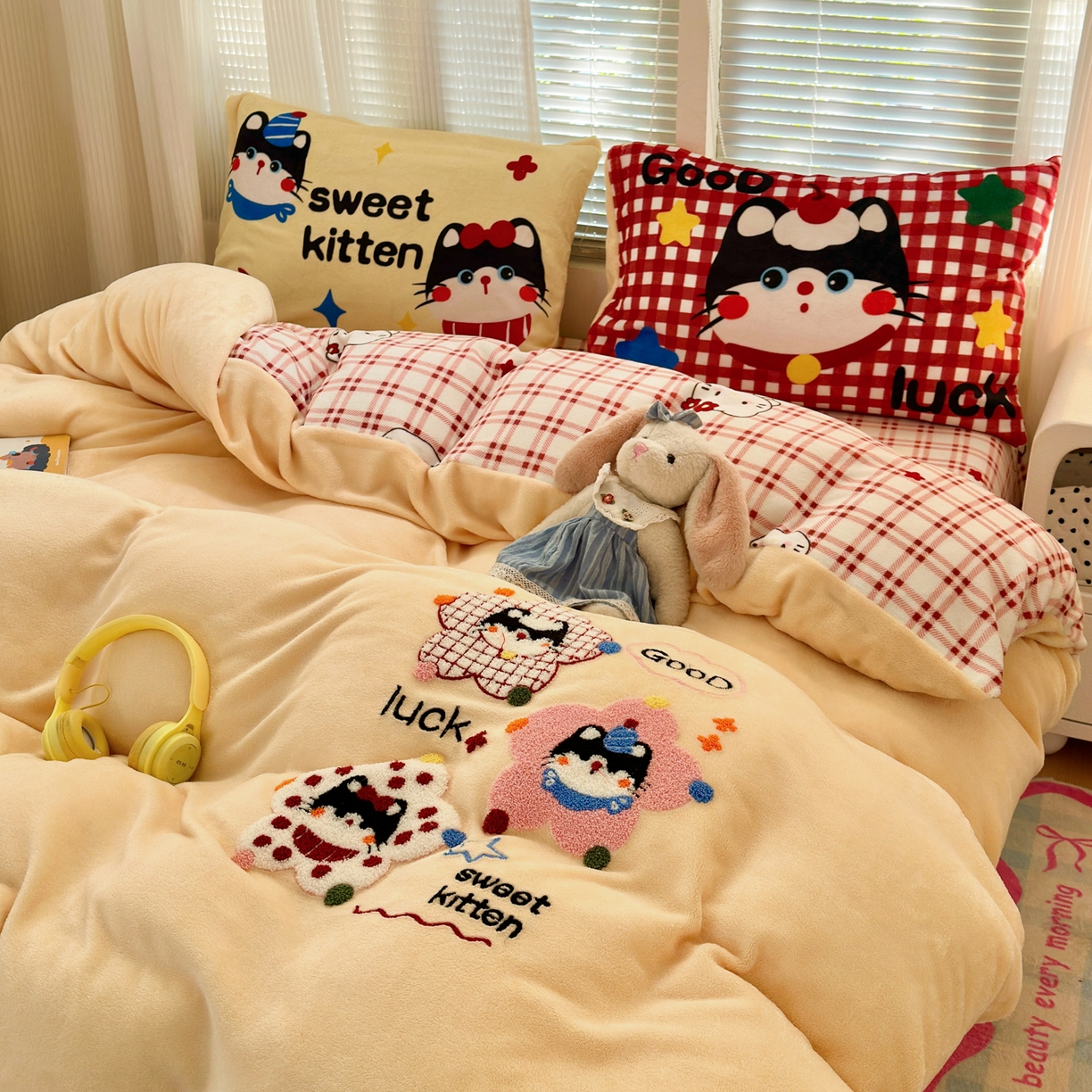 91家纺网 家纺一手货源 找家纺 一霖家纺 2025新款小清新牛奶绒毛巾绣四件套-第三波彩色小猫