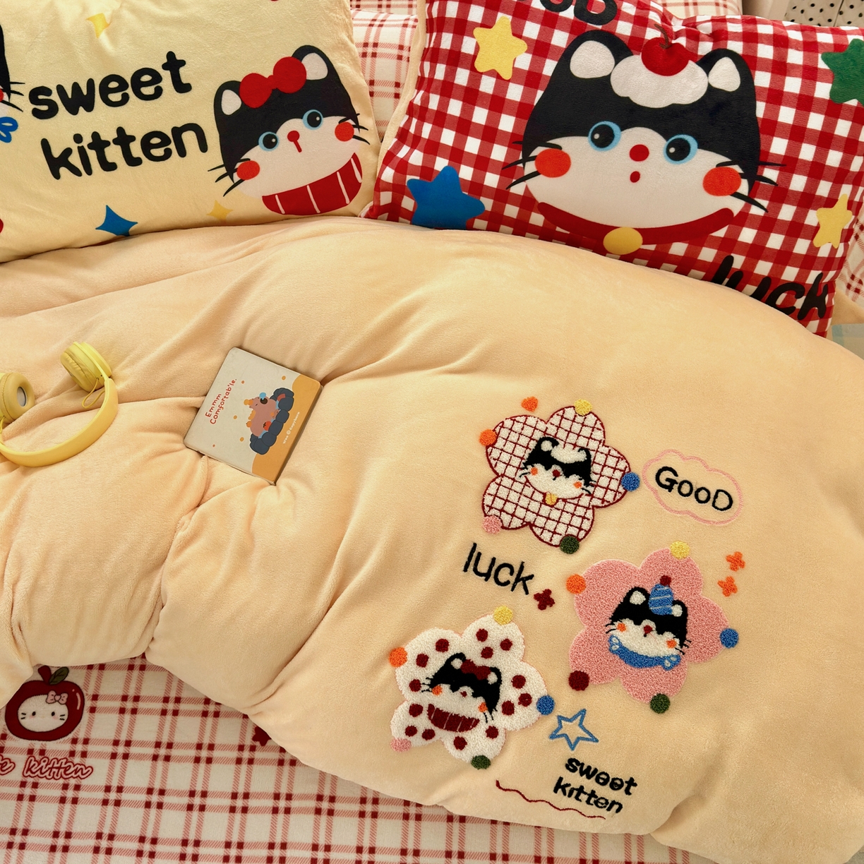 91家纺网 家纺一手货源 找家纺 一霖家纺 2025新款小清新牛奶绒毛巾绣四件套-第三波彩色小猫