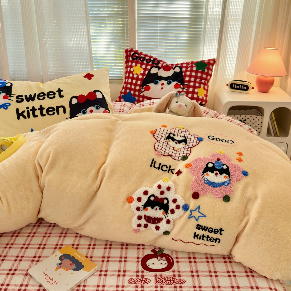 91家纺网 家纺一手货源 找家纺 一霖家纺 2025新款小清新牛奶绒毛巾绣四件套-第三波彩色小猫