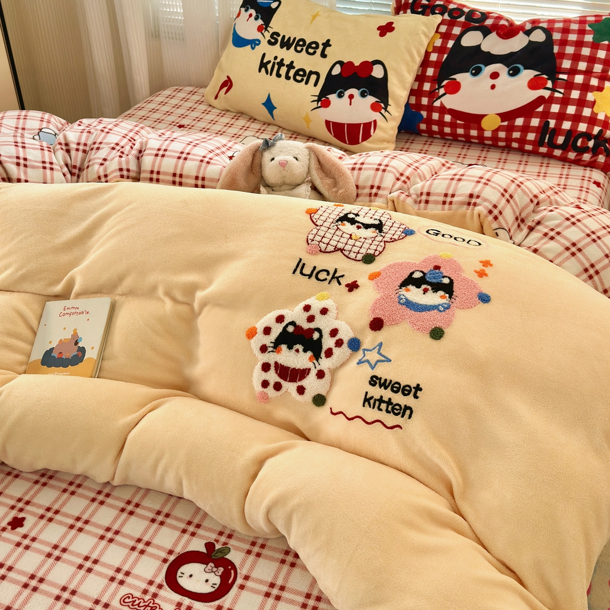 91家纺网 家纺一手货源 找家纺 一霖家纺 2025新款小清新牛奶绒毛巾绣四件套-第三波彩色小猫