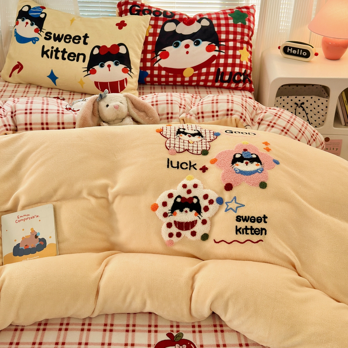 91家纺网 家纺一手货源 找家纺 一霖家纺 2025新款小清新牛奶绒毛巾绣四件套-第三波彩色小猫