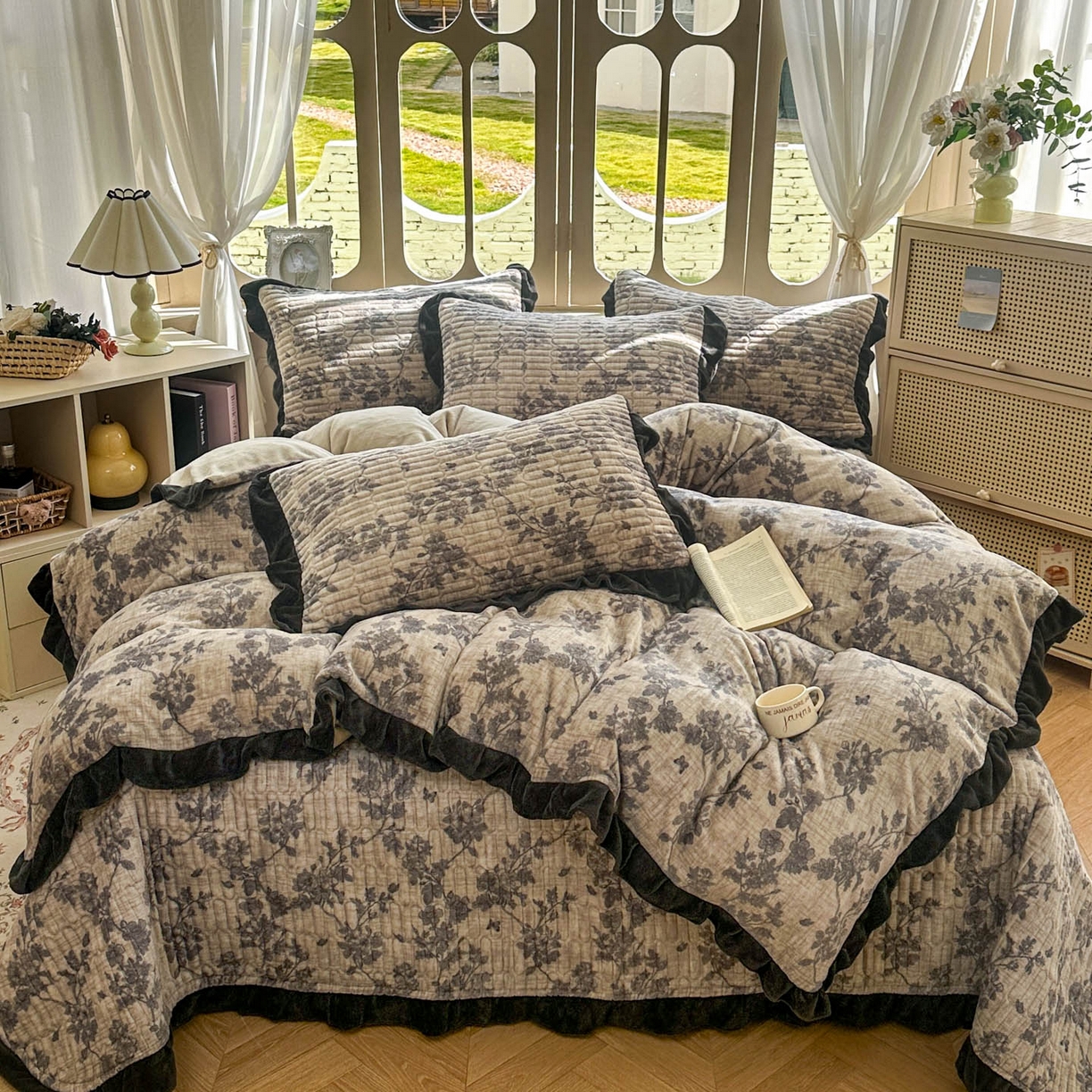 美梦家纺 2025新款牛奶绒花边夹棉床盖四件套 蝶舞